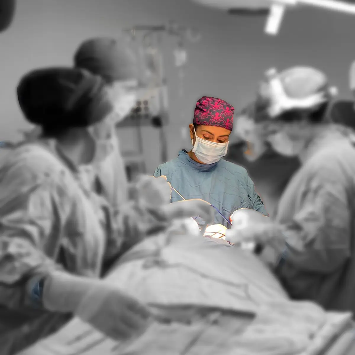 Dra. Jakeline Iveet Salinas en cirugía - Oral and Facial Care